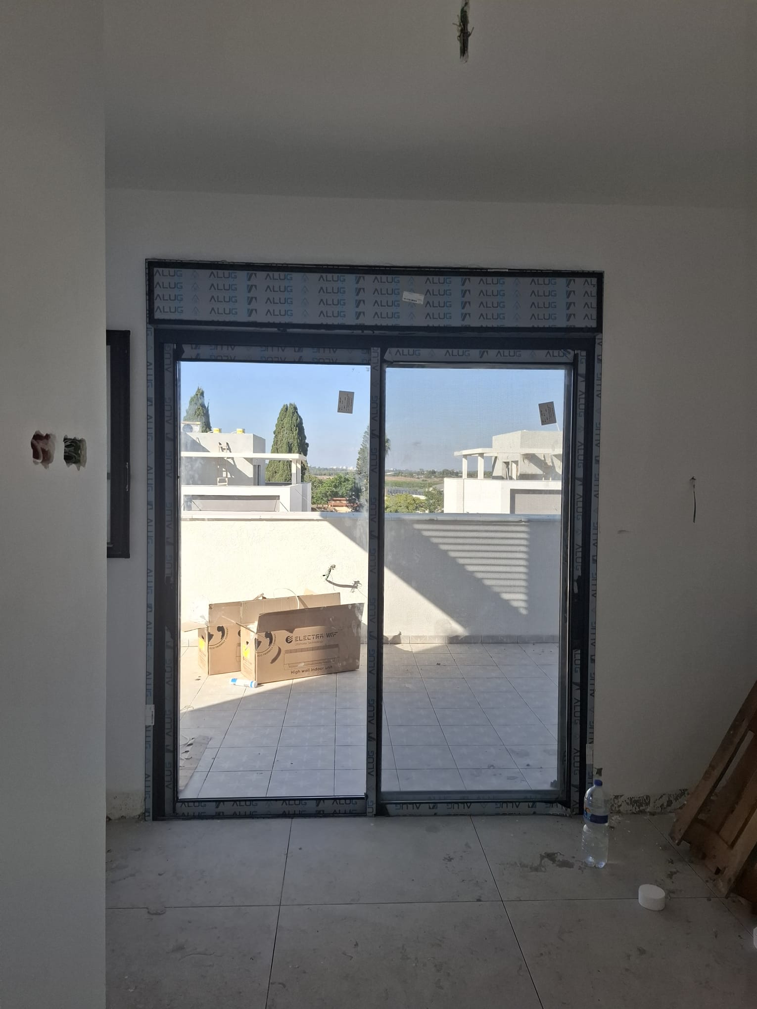 פתח מונובלוק + תריס חשמלי וחלונות הזזה